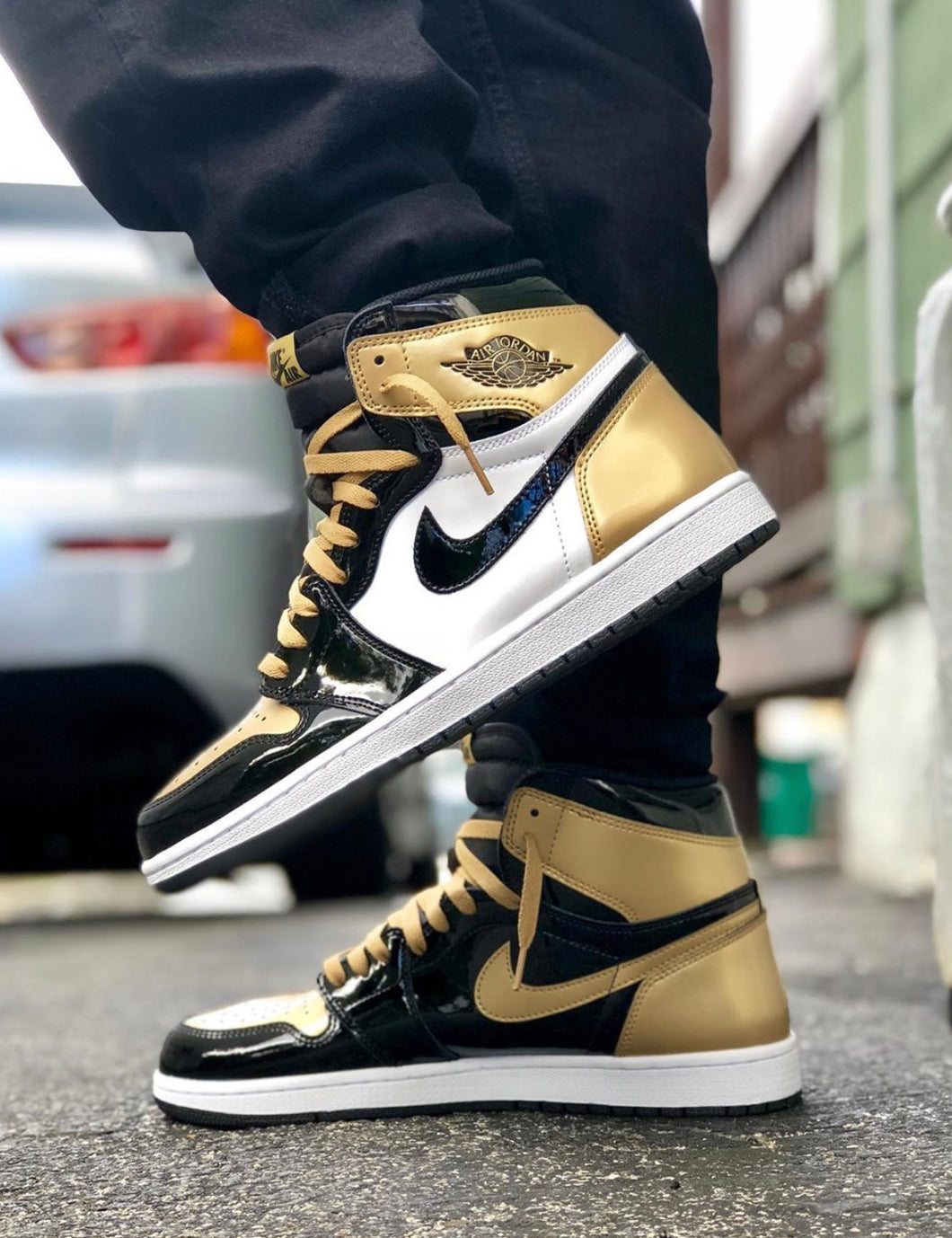 Jordan 1 Gold Toe