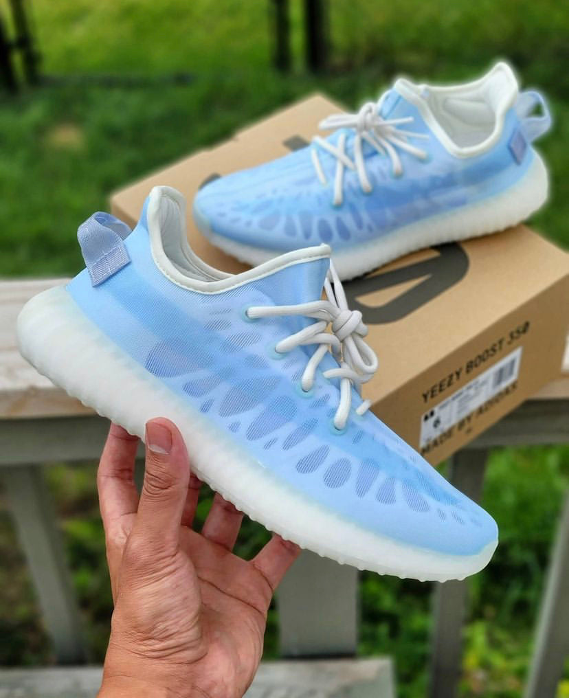 YEEZY 350 MONO ICE (US EXCLUSIVE)