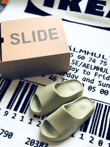 YEEZY SLIDE RESIN