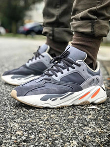 YEEZY 700 MAGNET