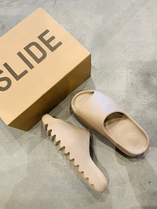 YEEZY SLIDE PURE