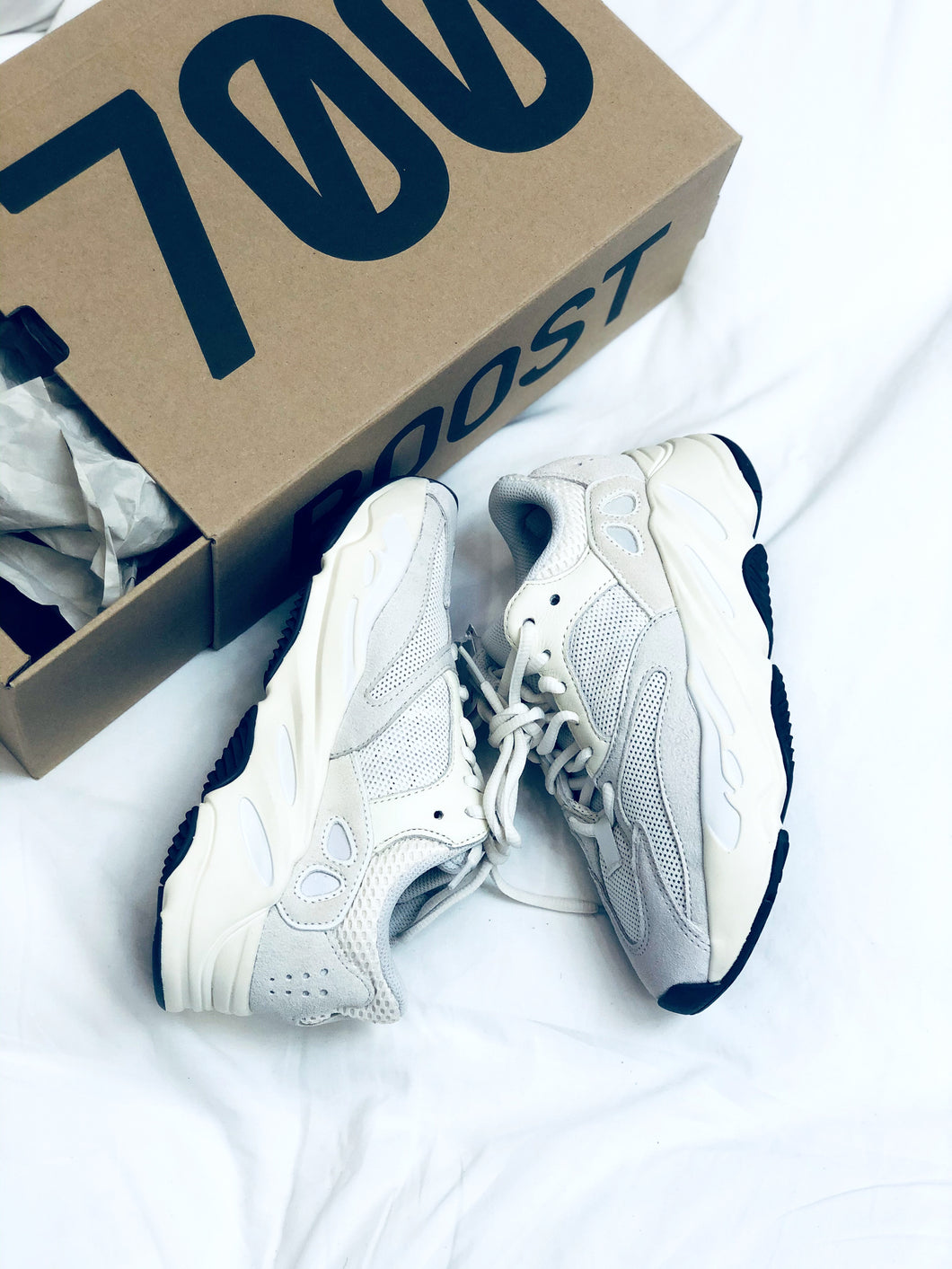 YEEZY 700 Analog