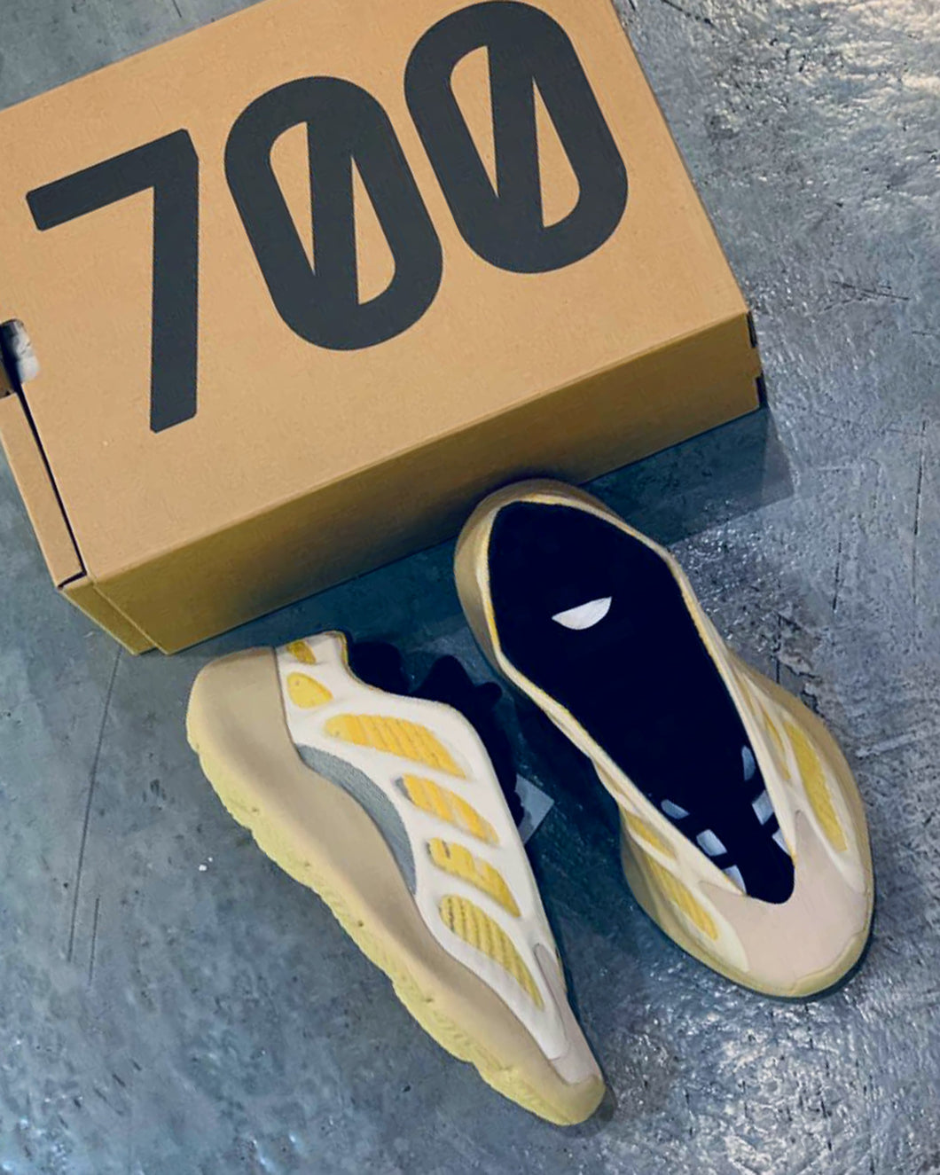 YEEZY 700 V3 SAFFLOWER